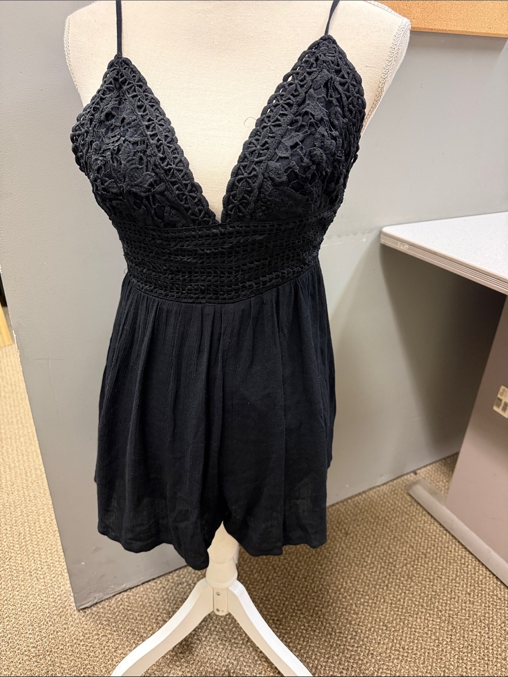 ILLA‎ ILLA Black Lace Crochet Open Back Romper Shorts Medium